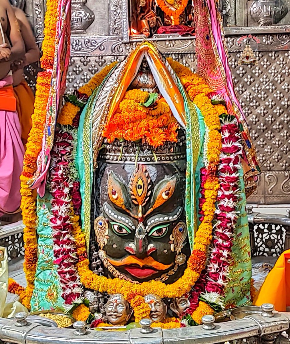 12Jyotirling's tweet photo. श्री महाकालेश्वर ज्योतिर्लिंग का आज के भस्म आरती शृंगार दर्शन 18.05.2022 https://t.co/yyPlYYODQS