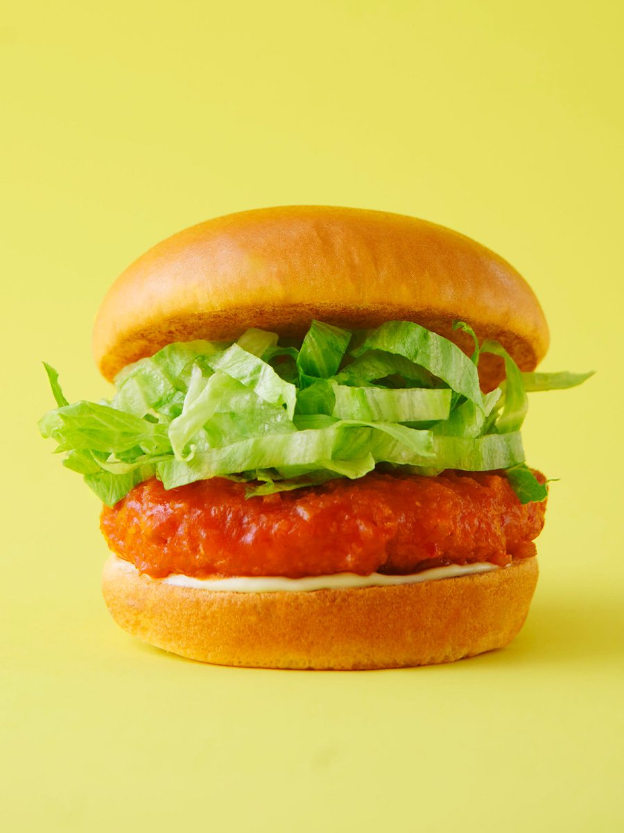 mos_burger's tweet photo. ／
本日(18日)から📢📢📢
＼
🦐🦐🦐🦐🦐🦐🦐🦐🦐🦐🦐🦐🦐🦐
中華料理の定番エビチリを
モス流にアレンジ #海老チリ風バーガー
🦐🦐🦐🦐🦐🦐🦐🦐🦐🦐🦐🦐🦐🦐

サクサク・プリップリの海老カツと海老チリ風ソースを
ぜひお試しください😆♪

#期間限定 #モスバーガー https://t.co/KuZ5HUBR2k