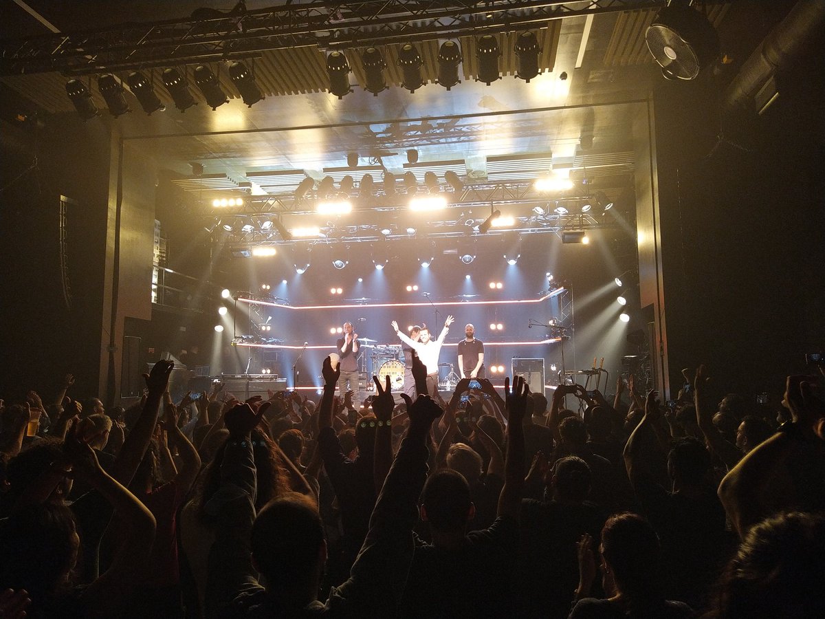 AlexMovRock's tweet photo. @whiteliesmusic 🤘 come back whenever you want 😉 #AsITryNotToFallApart @houseoffunpt @hardclubporto @RUMinho #MovimentoRock https://t.co/O4Es4BnpZ0