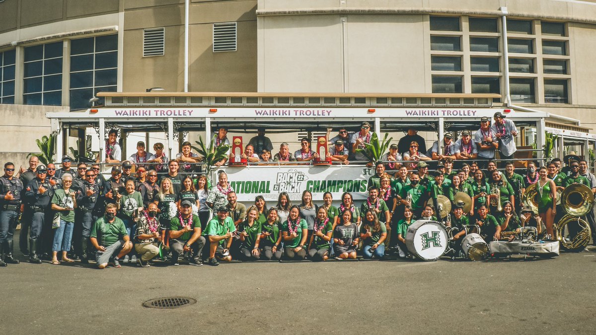 HawaiiAthletics's tweet photo. What a day to celebrate!
#GoBows https://t.co/NMftY5fBf2