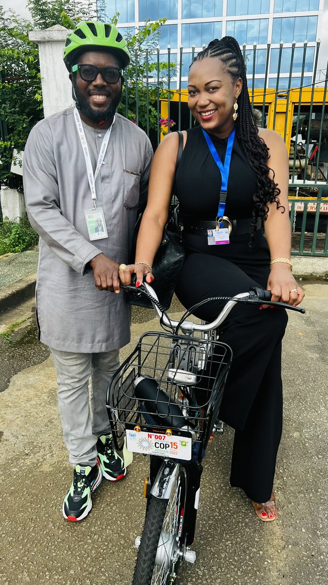 lyly4green's tweet photo. Ce fût un immense plaisir de retrouver #AndyCosta à la #Cop15Abidjan. Félicitations pour les vélos en libre service avec l’application AVELO WORLD dans la ville d’Abidjan! 👏🏽👏🏽👏🏽 Un modèle à développer partout en Afrique. #Tousautransportvert  
#COP15 #Environnement https://t.co/AR6P7dYYpp