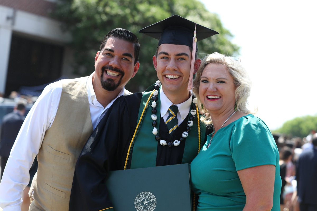 beabaylorbear's tweet photo. Congratulations, Baylor Class of 2022! Youโve achieved incredible things during your time with us, and we canโt wait to see you change the world! #BU22 https://t.co/sYyH90i8xx