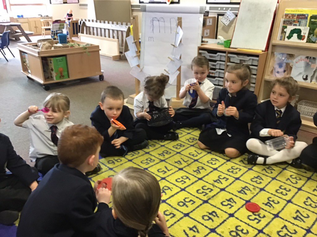 MrsSmithEHPA's tweet photo. Exploring materials #science @EdwardHeneagePA @EYFSDRET1 https://t.co/e2g080NnSO