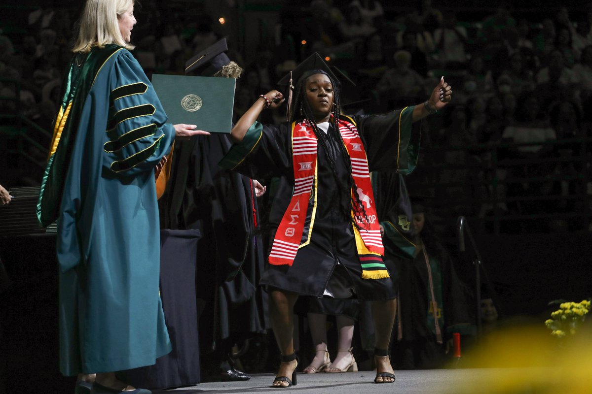 beabaylorbear's tweet photo. Congratulations, Baylor Class of 2022! Youโve achieved incredible things during your time with us, and we canโt wait to see you change the world! #BU22 https://t.co/sYyH90i8xx