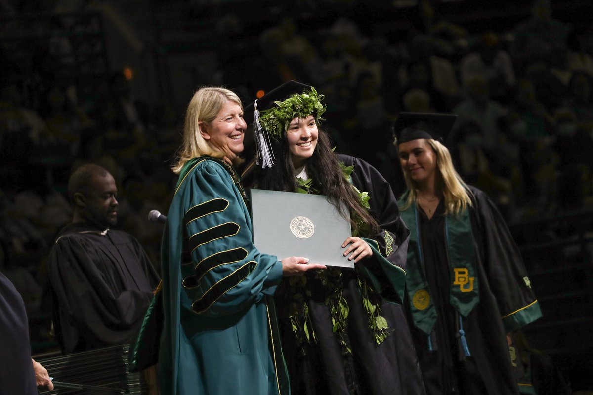 beabaylorbear's tweet photo. Congratulations, Baylor Class of 2022! Youโve achieved incredible things during your time with us, and we canโt wait to see you change the world! #BU22 https://t.co/sYyH90i8xx