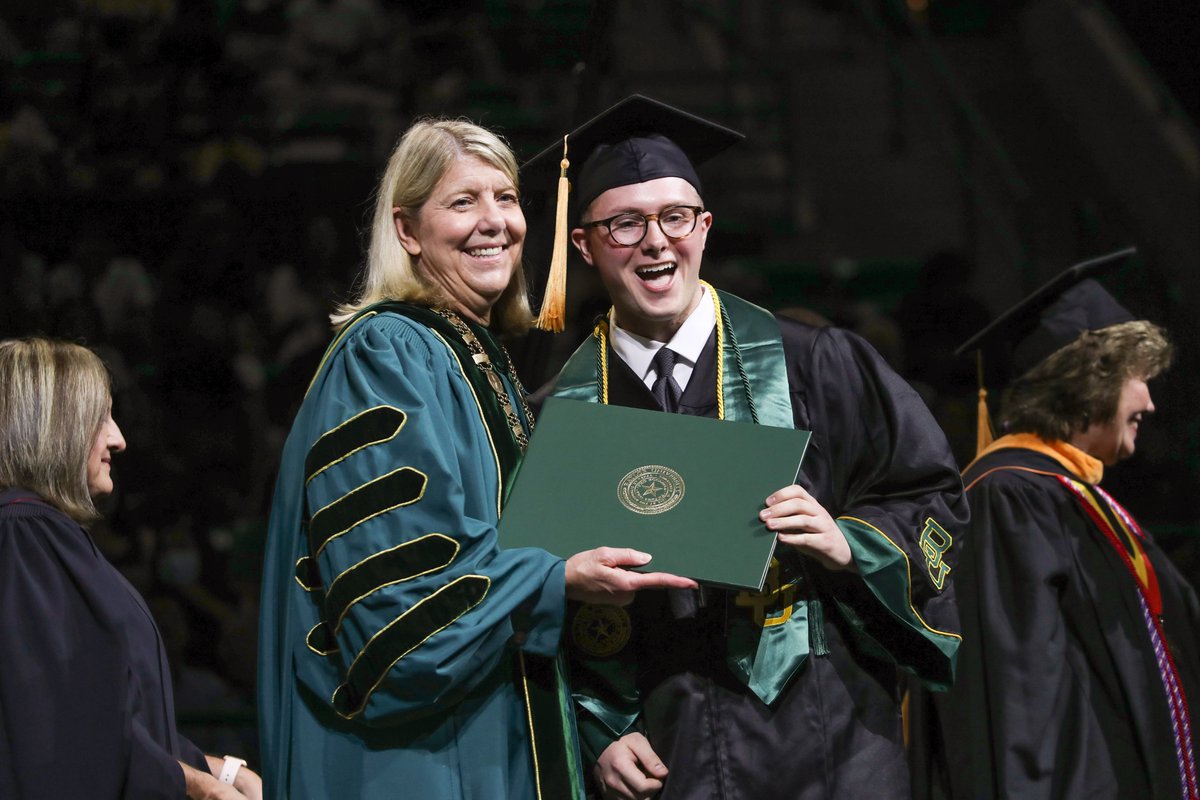 beabaylorbear's tweet photo. Congratulations, Baylor Class of 2022! Youโve achieved incredible things during your time with us, and we canโt wait to see you change the world! #BU22 https://t.co/sYyH90i8xx