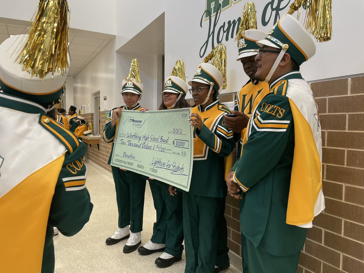 WorthingBand's tweet photo. “Do not despise small beginnings!”

Today The Lighthouse for Students Ministry has blessed the Marching Pride of Sunnyside Band with a hefty donation of $10,000. I want to thank Ms. Kelly Martens and her team for investing in our students. @TeamHISD 
#BeholdTheGreenAndGold https://t.co/oy8yw2qpUm