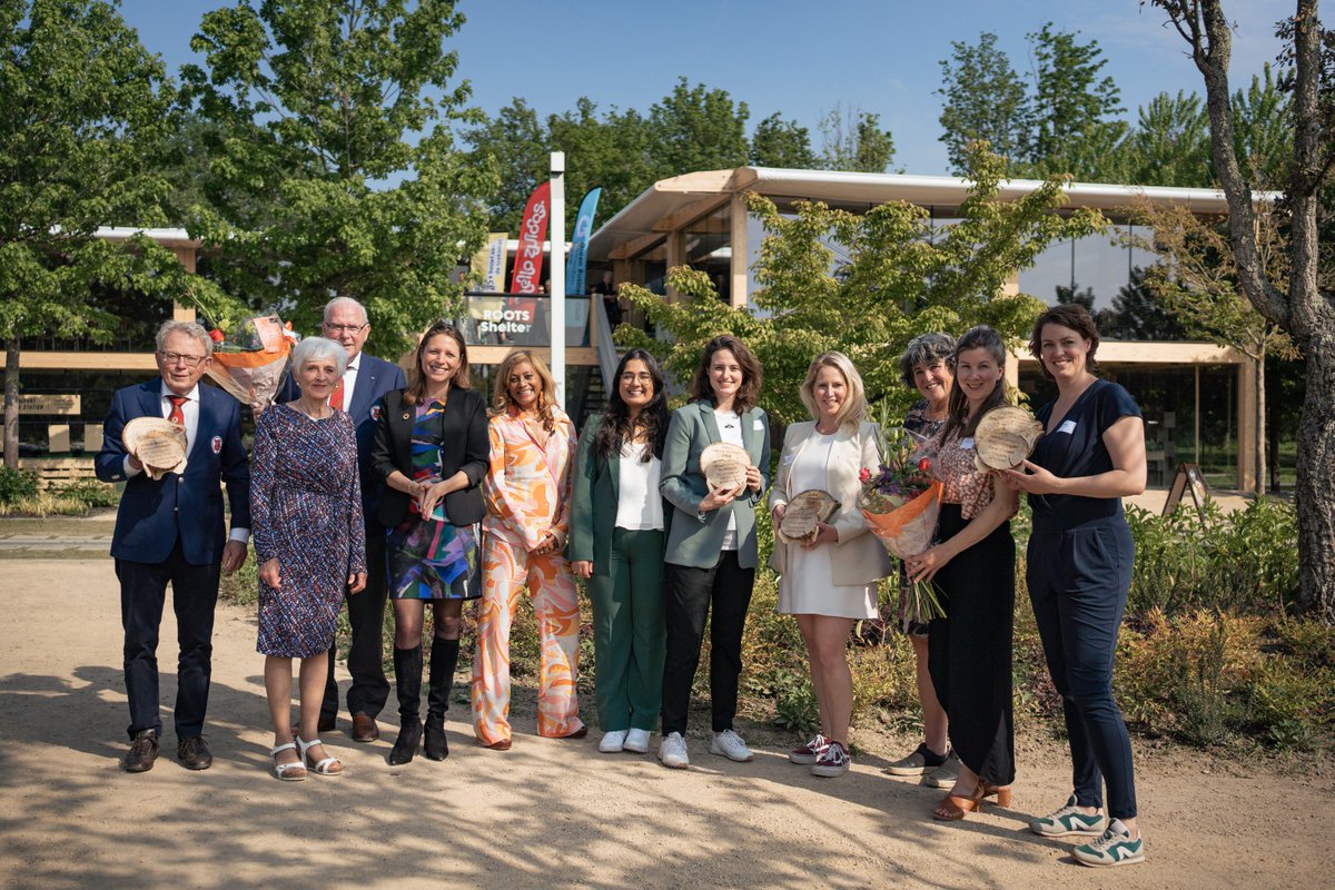 De winnaars zijn bekend! 
Wat een prachtig event op de zonnige Floriade, perfect om de mooie duurzaamheidsprojecten in de spotlight te zetten. Kijk wie de Zuidas Duurzaamheidsprijs heeft gewonnen:
zuidasduurzaam.nl/magazine/zuida…