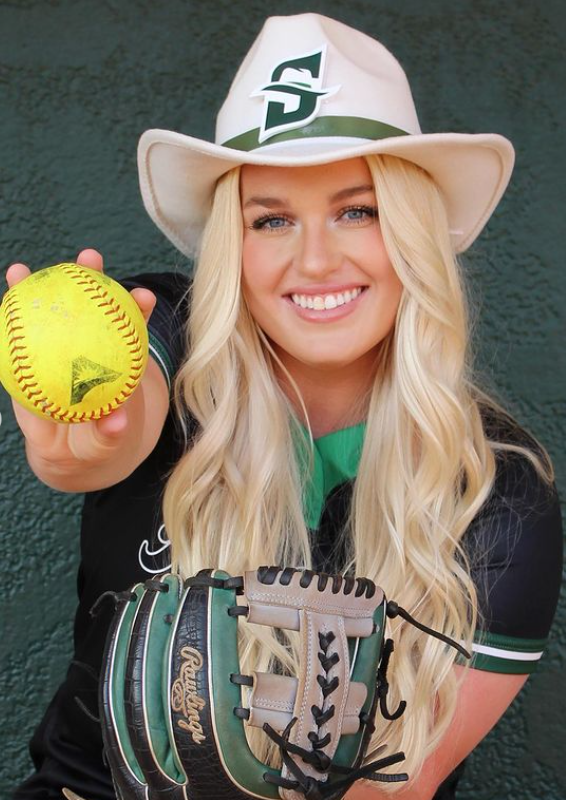 ASUNSports's tweet photo. A tip of the π to the @StetsonHatters student-athletes on their Spring graduation βΌοΈ π€
Some great πΈ of the graduates
#ASUNBuilt | #GoHattersπ€ https://t.co/ZuvFgs1k5n