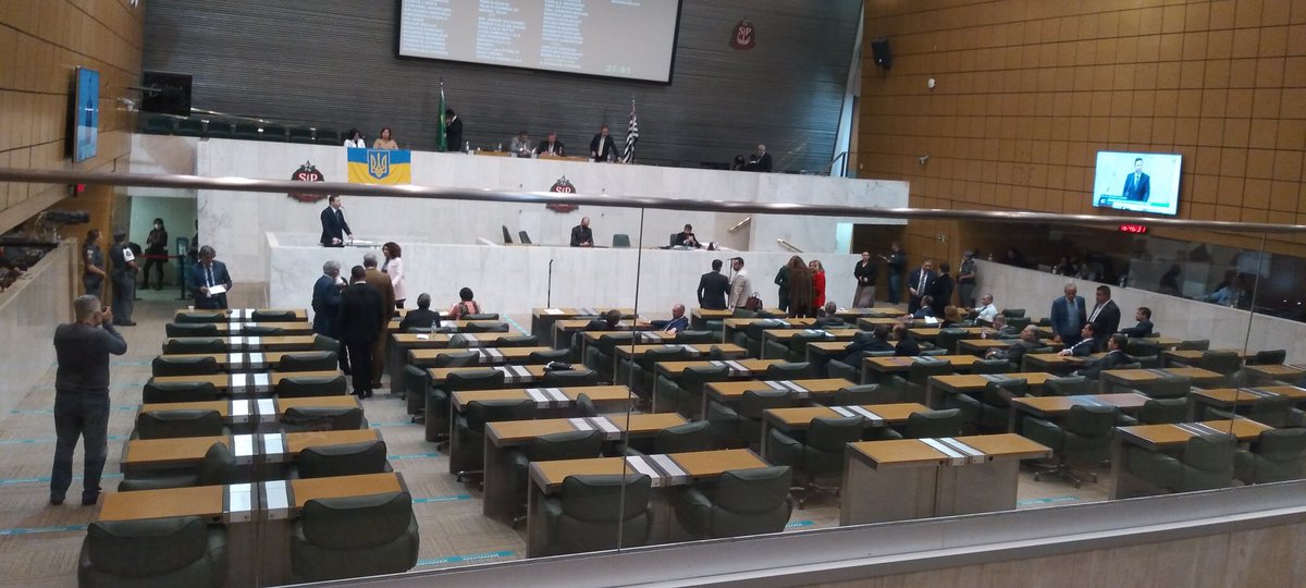 MARIADA05225192's tweet photo. Acompanhando na ALESP. Assembleia Legislativa  do estado de São Paulo a votação  da cessação do ex deputado Artur Duval (Mamãe  Falei). Pau nele! Respeito as mulheres! https://t.co/tl9HLtlqAQ