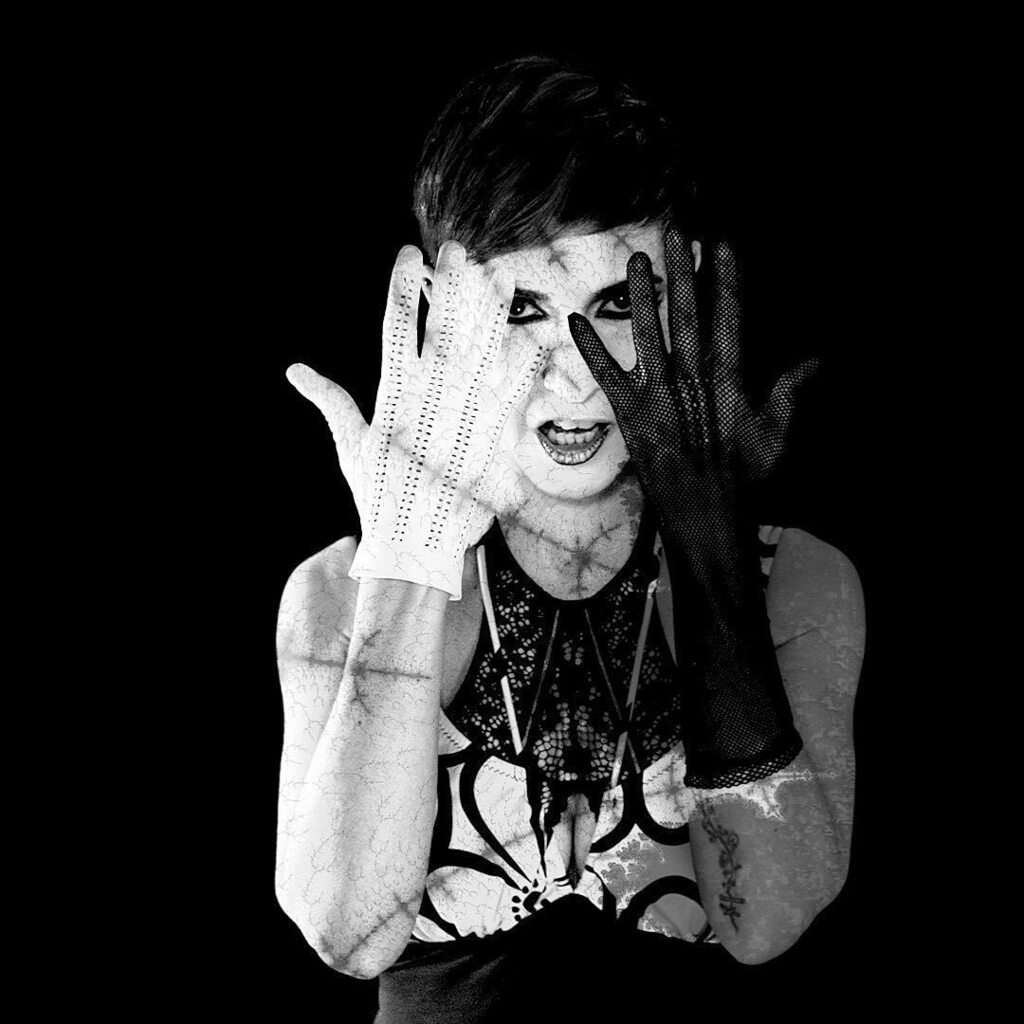 _Cadaveria_'s tweet photo. 10 days to “Emptiness”
⚪️⚫️
https://t.co/jfAIe6veH1
#cadaveria #emptiness #newalbum #cadaveria2022 #darkmetal #shamanicmetal #comingsoon #fulllength #doublevinyl #tendaystogo
@timetokillrecords
@anubi_press https://t.co/3DcStMYwJl