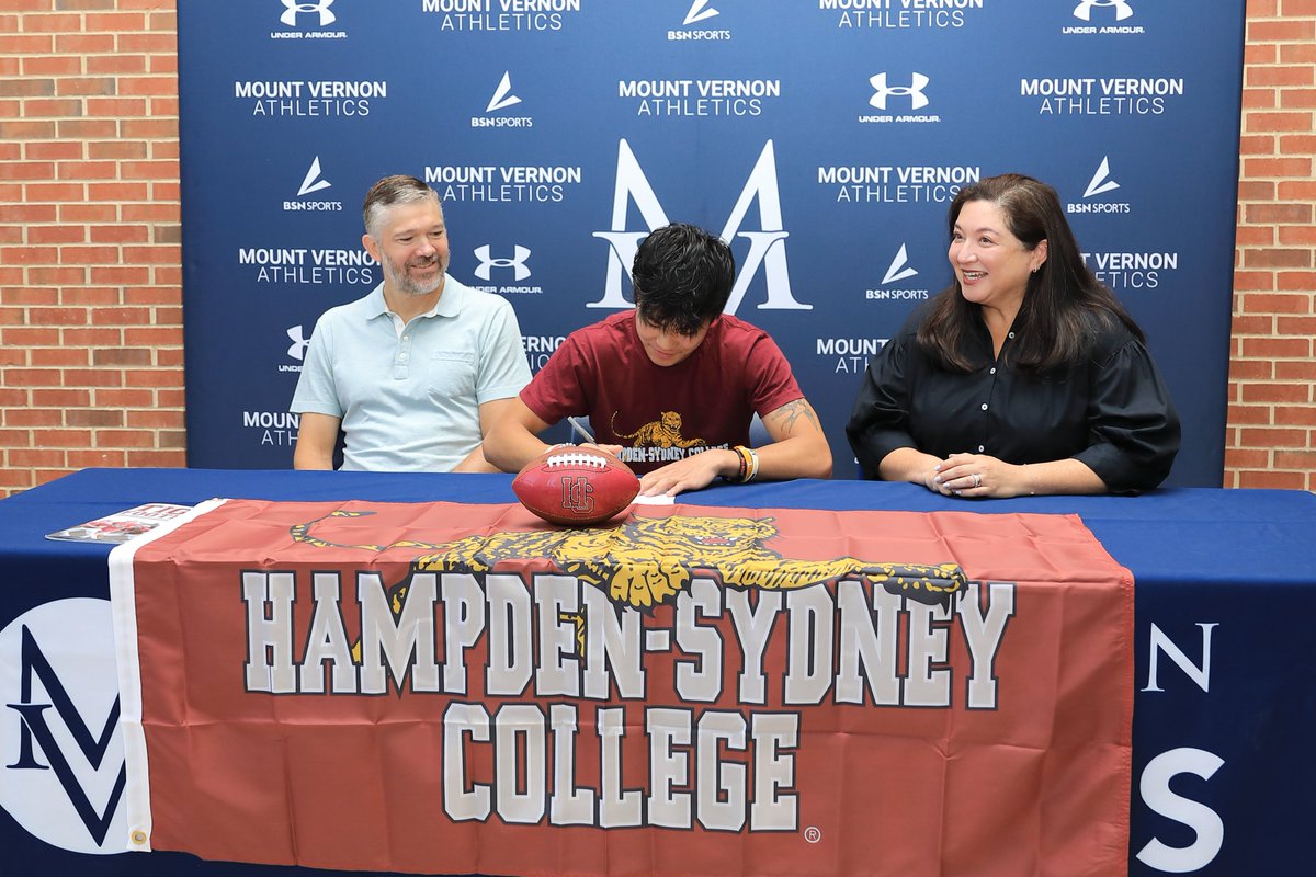 klundstromatmv's tweet image. 🤩Family and friends as well as the entire #mvpschool community join in 💙congratulating💙 Will 🏈and Syncere 🏀 @MV_Athletics #collegeready 👏👏
Shout out to @coachT_fearless and @wadabbs22 for leading these students in the game and also in life!