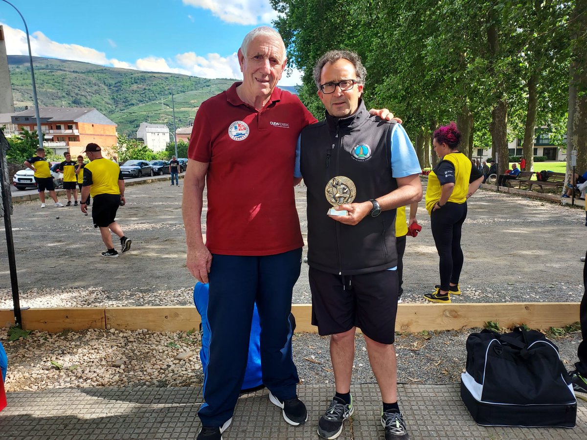 cmarcam2009's tweet photo. El equipo del CLUB PETANCA CORUÑA cae en cuartos de final del Torneo Inauguración de Pistas Municipales Concello do Barco (Orense) pero felicita al CLUB PETANCA VALDEORRAS por la buena organización del mismo. https://t.co/D21C47GLeD