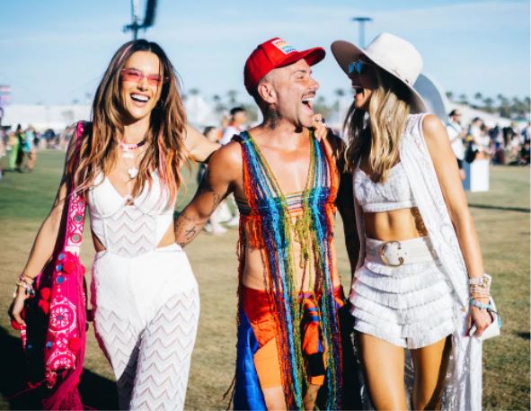thehatwalk's tweet photo. "The joy of dressing is art."
- John Galliano

Icons @AngelAlessandra, @matmazzafera &amp; @ludidelfino wearing fringe outfits paired with a red cap for Mat and a white fedora for Ludi at Coachella 2022.
#Coachella2022 #Fringe #NewFashion https://t.co/AYW7QoMi2s