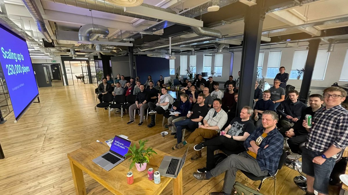 Great turnout at <a href="/LeedsJS/">LeedsJS</a> tonight, hosted at the <a href="/parallax/">Parallax</a> offices. 🍻