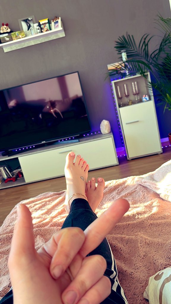 Geldherrin66's tweet photo. @rt_feet Fotzen kommt ran https://t.co/jhkojdUhz8