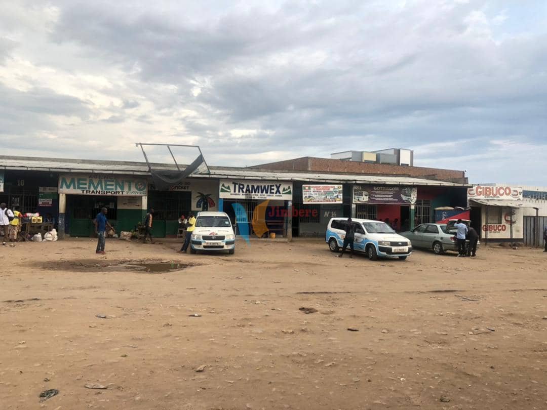 MagazineJimbere's tweet photo. 🔴 Conséquences de la pénurie du #carburant sur les agences de #transport en commun: au 17/05/2022, 130 employés de #Volcano au chômage, #Memento compte déjà 2 jours sans activité

🚌 En @MairieBuja, impossible de réserver un ticket à l'avance https://t.co/XKivTvPII7

#Burundi https://t.co/qPc2ivCHrg