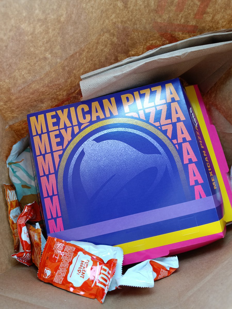 If you know you know🌮🍕😉 It's back and I'm here for it @tacobell . #tacobell #MexicanPizzaTheMusical #mexicanpizza