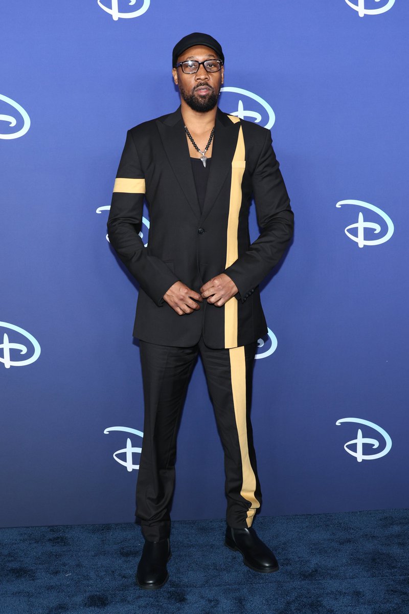 OnTheRedCarpet's tweet photo. .@RZA, @TopherGrace and @janellejcomedy have arrived at the 2022 @ABCNetwork Disney Upfront at Basketball City Pier 36 South Street in New York City.
(Photo: Dia Dipasupil/Getty Images) #ABCUpfronts https://t.co/pZ2EeSmjko
