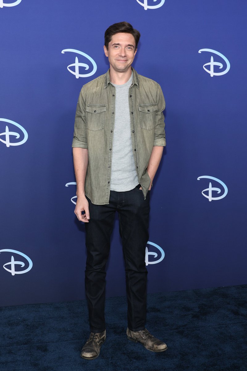OnTheRedCarpet's tweet photo. .@RZA, @TopherGrace and @janellejcomedy have arrived at the 2022 @ABCNetwork Disney Upfront at Basketball City Pier 36 South Street in New York City.
(Photo: Dia Dipasupil/Getty Images) #ABCUpfronts https://t.co/pZ2EeSmjko