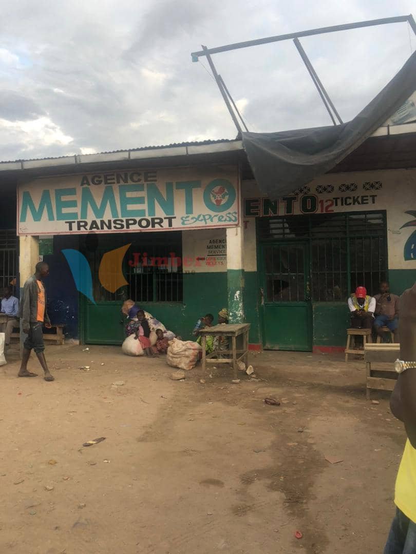 MagazineJimbere's tweet photo. 🔴 Conséquences de la pénurie du #carburant sur les agences de #transport en commun: au 17/05/2022, 130 employés de #Volcano au chômage, #Memento compte déjà 2 jours sans activité

🚌 En @MairieBuja, impossible de réserver un ticket à l'avance https://t.co/XKivTvPII7

#Burundi https://t.co/qPc2ivCHrg