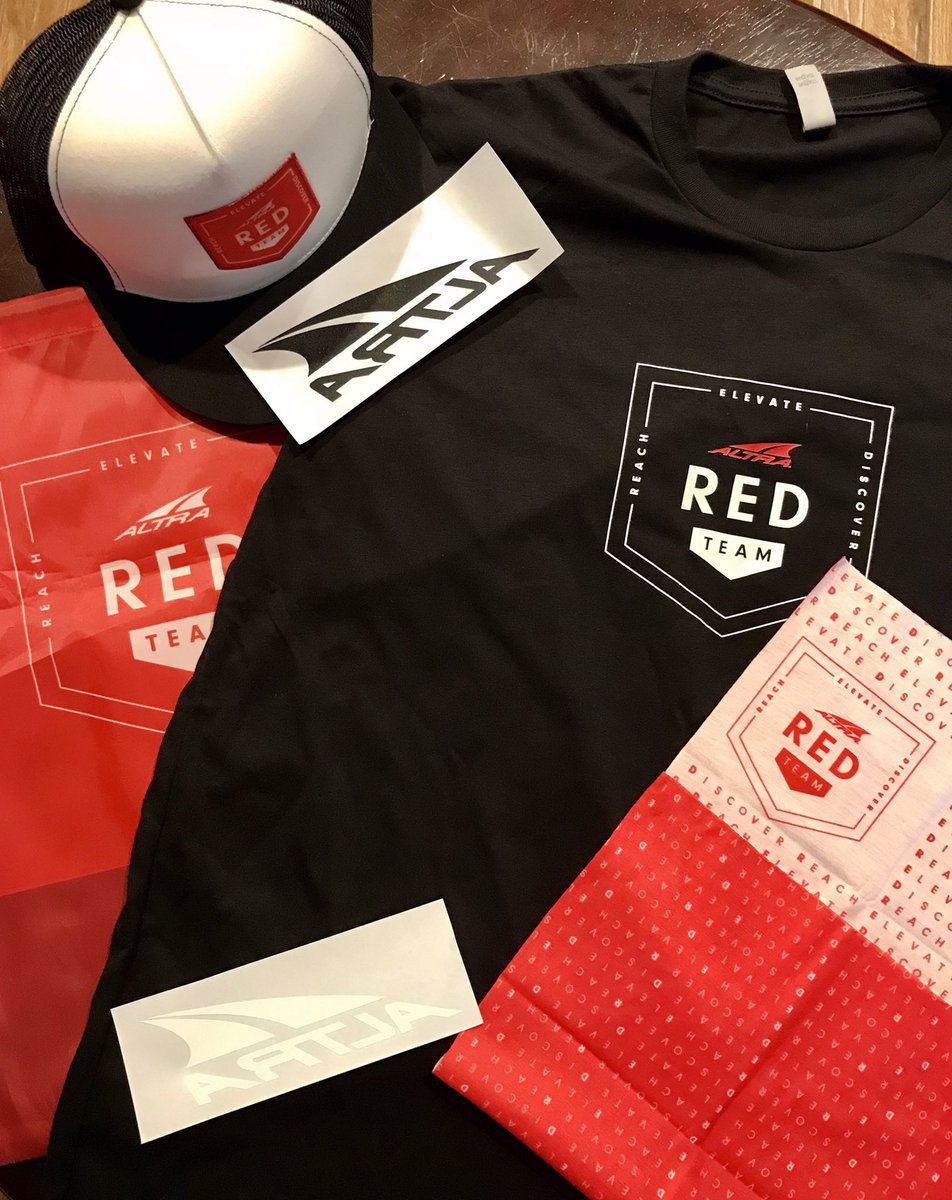 wortholomew's tweet photo. #Ad — A #TeamAltra swag delivery is like its own Christmas. Thanks, @AltraRunning, for the #GoodMailDay yesterday!

#AltraRunning #ReachElevateDiscover #ZeroLimits #EmbraceTheSpace #BalancedCushioning #Fitness #RunChat https://t.co/D2aNuxphCK