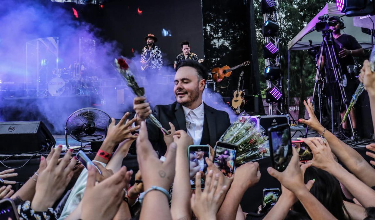 idgruperaofi's tweet photo. #IdentidadGrupera @RioRomamx llenaron a su máxima capacidad el jardín del Orquidario, en Michoacan deleitando a sus fans, incluso a aquellos que se quedarán fuera del recinto 
#Rt @mario_larios @_Parte_1 https://t.co/znUNXsKb6f