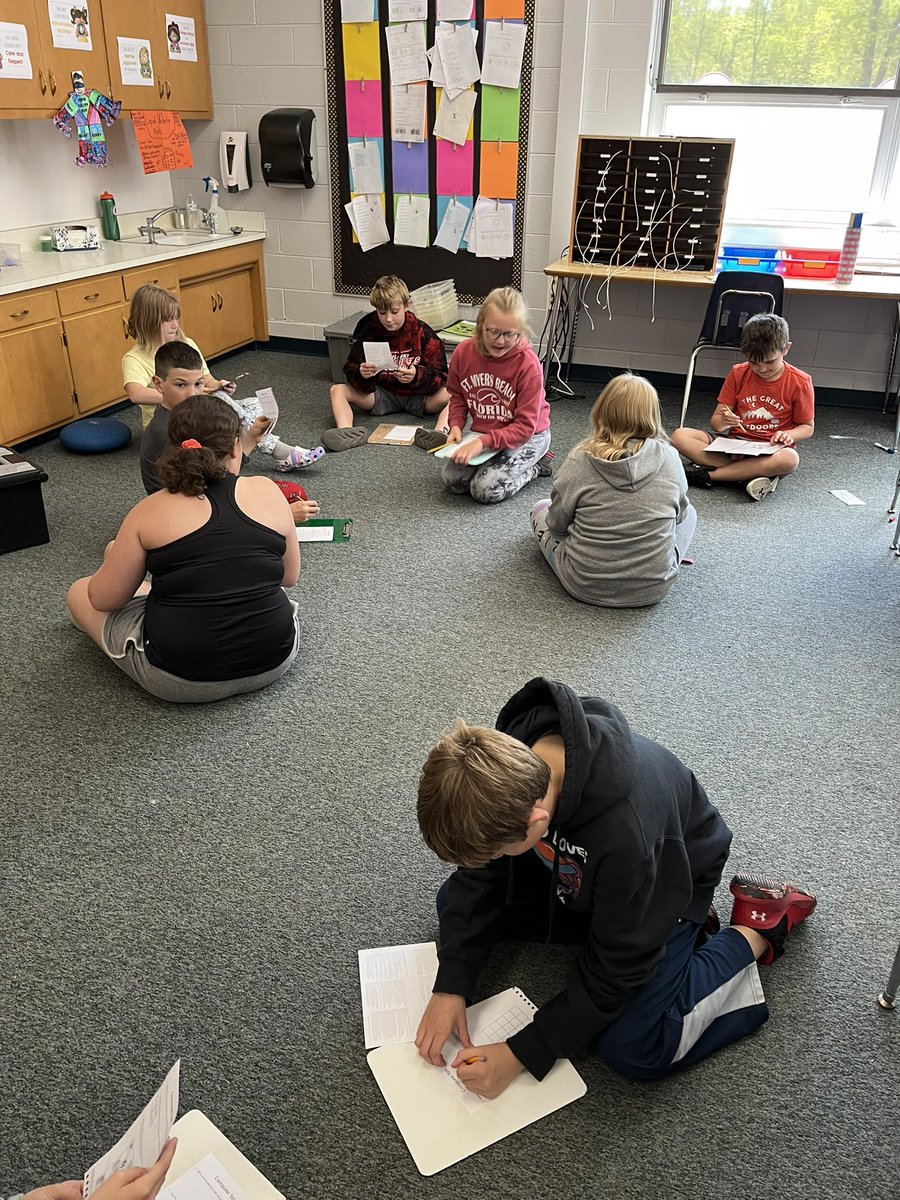MsLindahl4's tweet photo. Working with binary code #RaiderStrong @PCSD_LN https://t.co/Km9c76IsLf
