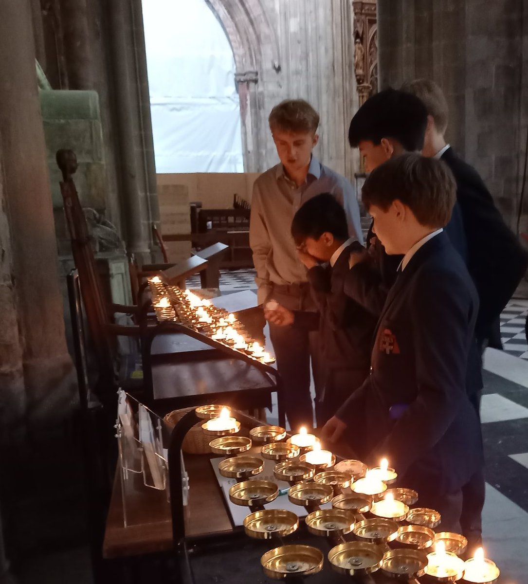 The @WorcCollChoirs #choristers travelled to beautiful <a href="/WorcCathedral/">Worcester Cathedral</a> to sing #evensong today. An excellent opportunity to catch up with old friends (as well as lark around in the gardens...) #choir #music #worcester #oxford <a href="/ChoralEvensong/">Choral Evensong Trust</a> <a href="/CantemusIn/">Cantemus in Choro</a> <a href="/CSAChoir/">CSA Choir Schools</a>