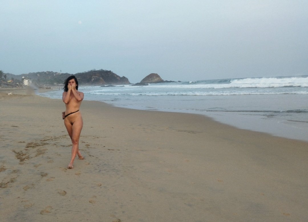 jazminoidea's tweet photo. Está fue una de las fotos que me censuraron en Instagram. Hablaba sobre la desnudez y la idea de ver el cuerpo humano sin morbo. Disfrútenla por aquí y si pueden, retweetear, mejor! https://t.co/4YzPWOFqae