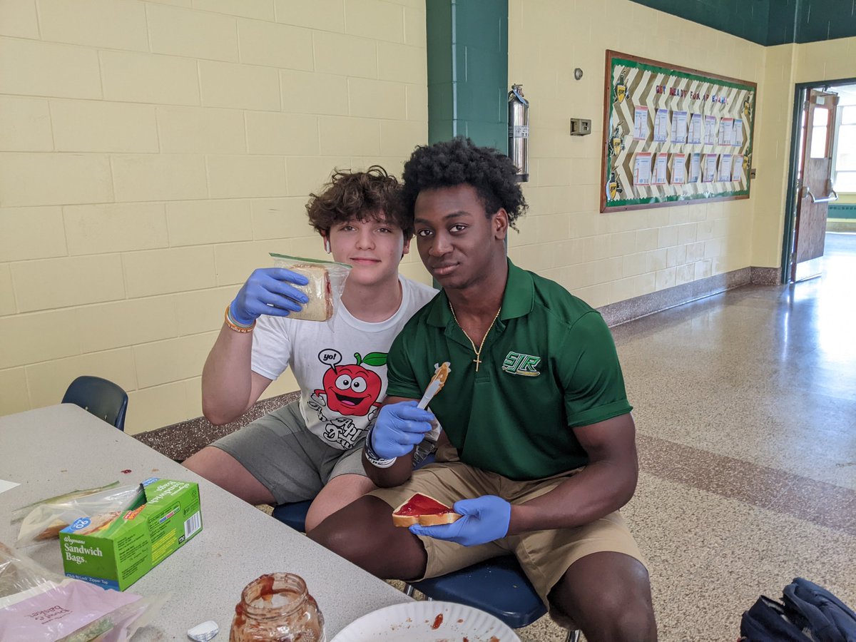 SJRHighSchool's tweet photo. Green Knights made 💯s of PB&J 🥪 after school to be served at St. Joseph Center in Elizabeth. #WeAreSJR #Volunteer #VirFidelis #Service #ThinkLeadServe https://t.co/yPOtXNJARt