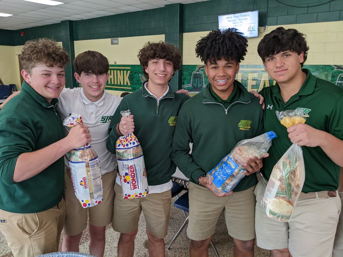 SJRHighSchool's tweet photo. Green Knights made 💯s of PB&J 🥪 after school to be served at St. Joseph Center in Elizabeth. #WeAreSJR #Volunteer #VirFidelis #Service #ThinkLeadServe https://t.co/yPOtXNJARt