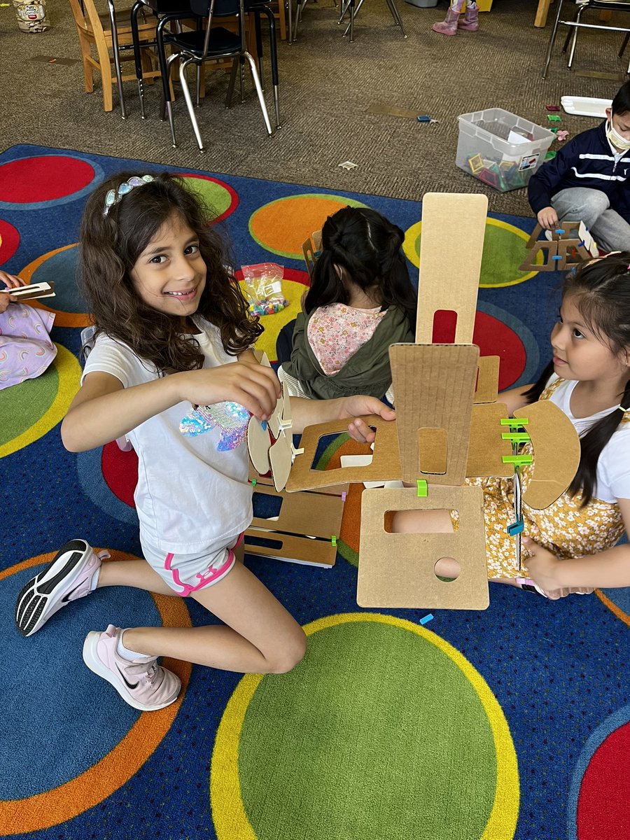 YaelGogolev's tweet photo. One of our annual favorites-Kindergarten Ss are so inspired @Kimdraws to build and create with @3Duxdesign cardboard & plastic connectors. Such a simple and great tool to let a student’s creativity shine! #boxitects #makers #STREAM #Makerspace #ewlearns @NorthSideEW https://t.co/utLJTQA45p