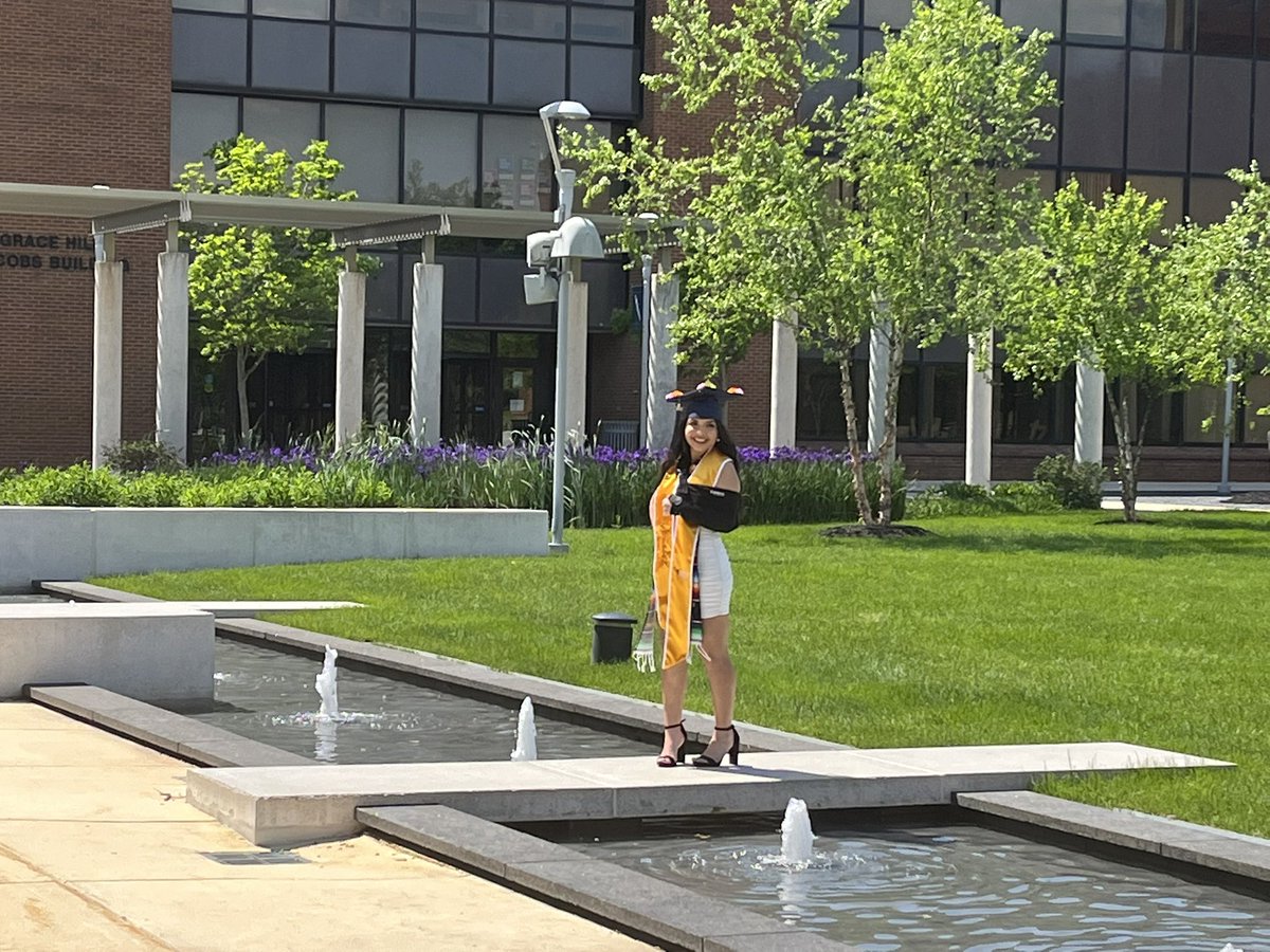 CoppinStateUniv's tweet photo. #Spotted ๐: #Classof2022 taking their #CoppinGrad photos ๐ธ on campus. Looking good! ๐๐๐ฆ
#GoEagles @CSUalums https://t.co/lhQZersXwN