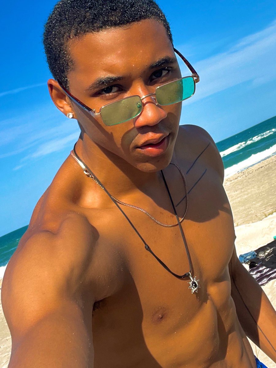 The_D1yah's tweet photo. @Iconswim really knows how to make ‘em #iconswim https://t.co/Dg7TriYwrt