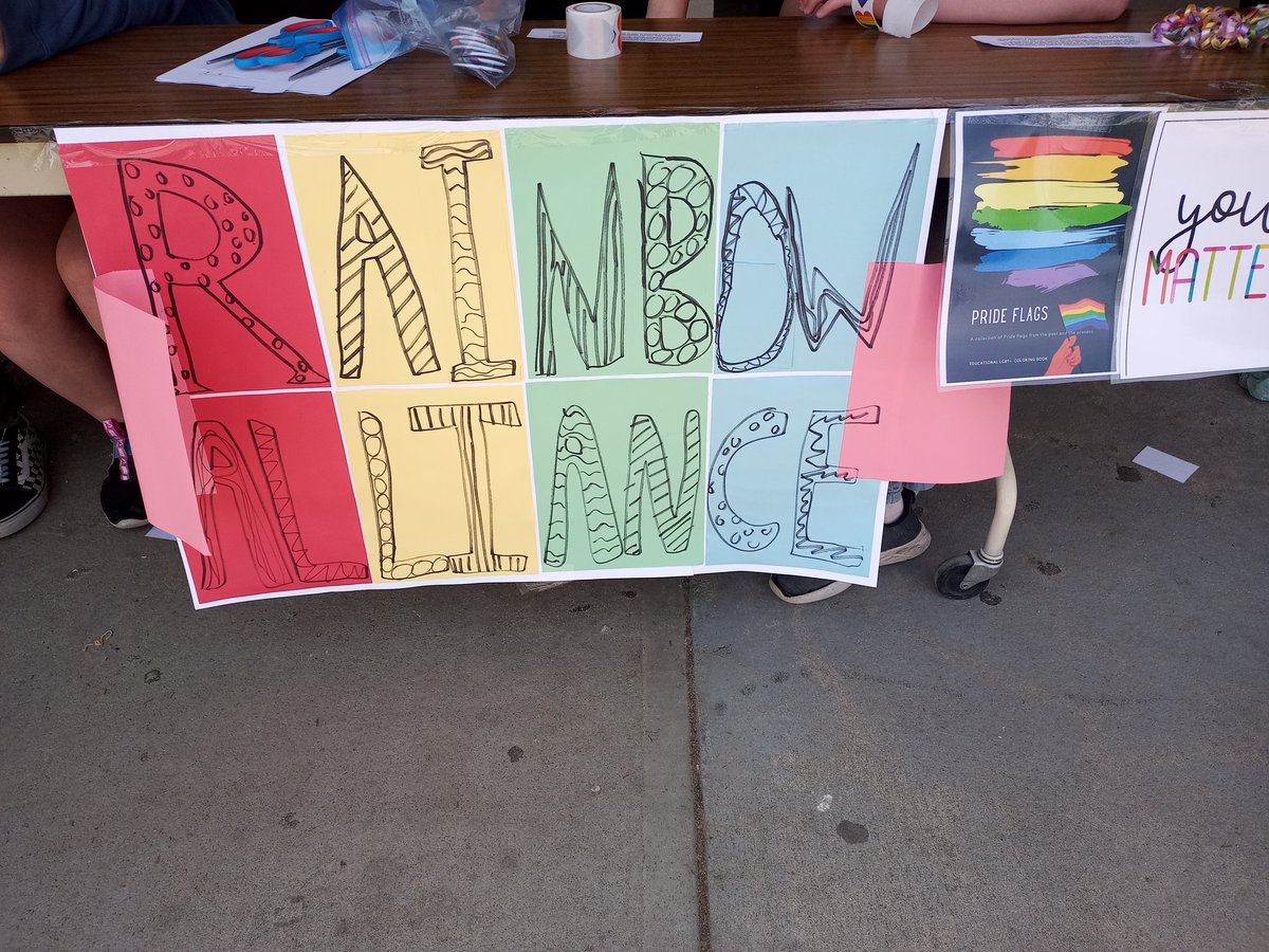 MrClayMcLeod's tweet photo. Springvalley Middle School's rainbow alliance #pride #InternationalDayAgainstHomophobiaTransphobiaBiphobia https://t.co/4nhzgM58ez