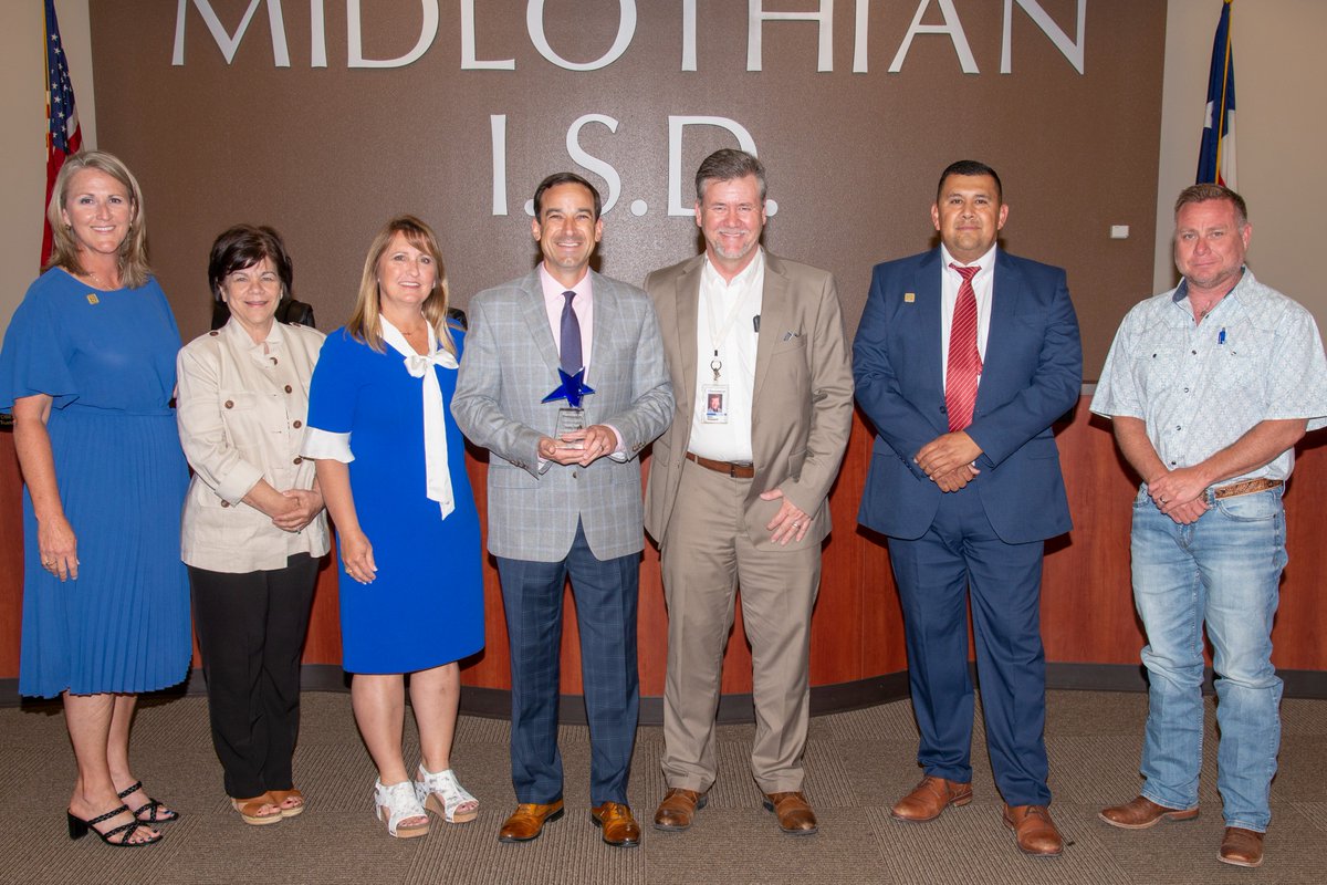 MidlothianISD's tweet photo. Last night, the Board recognized Mr. Bobby Soto for his years of service as an MISD Trustee. Thank you for your work in prioritizing what is best for our students, teachers and staff members. We appreciate you! #MISDProud https://t.co/SUnZ5nueYL