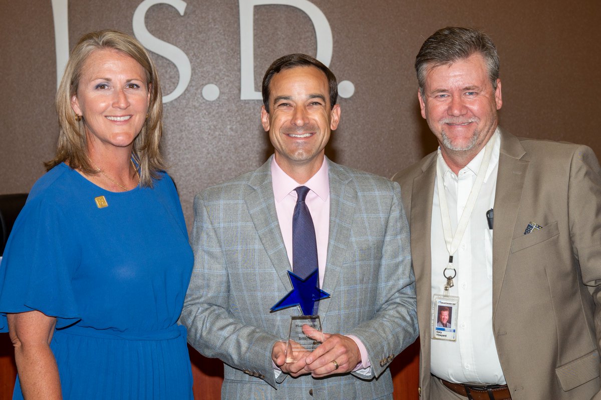 MidlothianISD's tweet photo. Last night, the Board recognized Mr. Bobby Soto for his years of service as an MISD Trustee. Thank you for your work in prioritizing what is best for our students, teachers and staff members. We appreciate you! #MISDProud https://t.co/SUnZ5nueYL