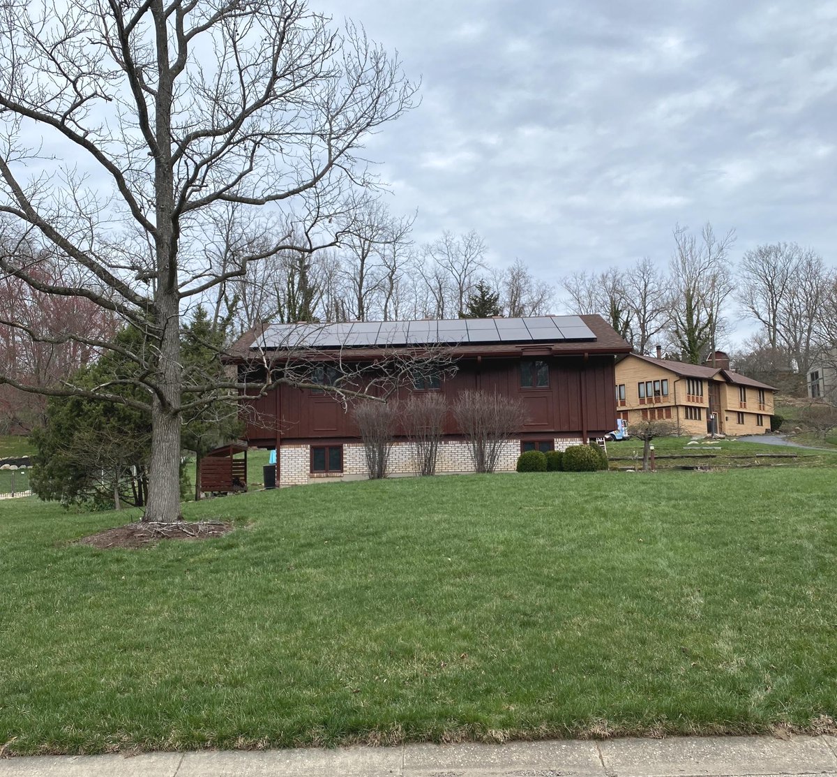 KokosingSolar's tweet photo. Congratulations to one of our newest Solar Champion in Dayton, Ohio โ๏ธ
#ohiosolar #solarohio #solarinstallation #solarinstaller #solarpanels #cleanenergy #cleanenergyfuture https://t.co/BHOu3eXAkJ