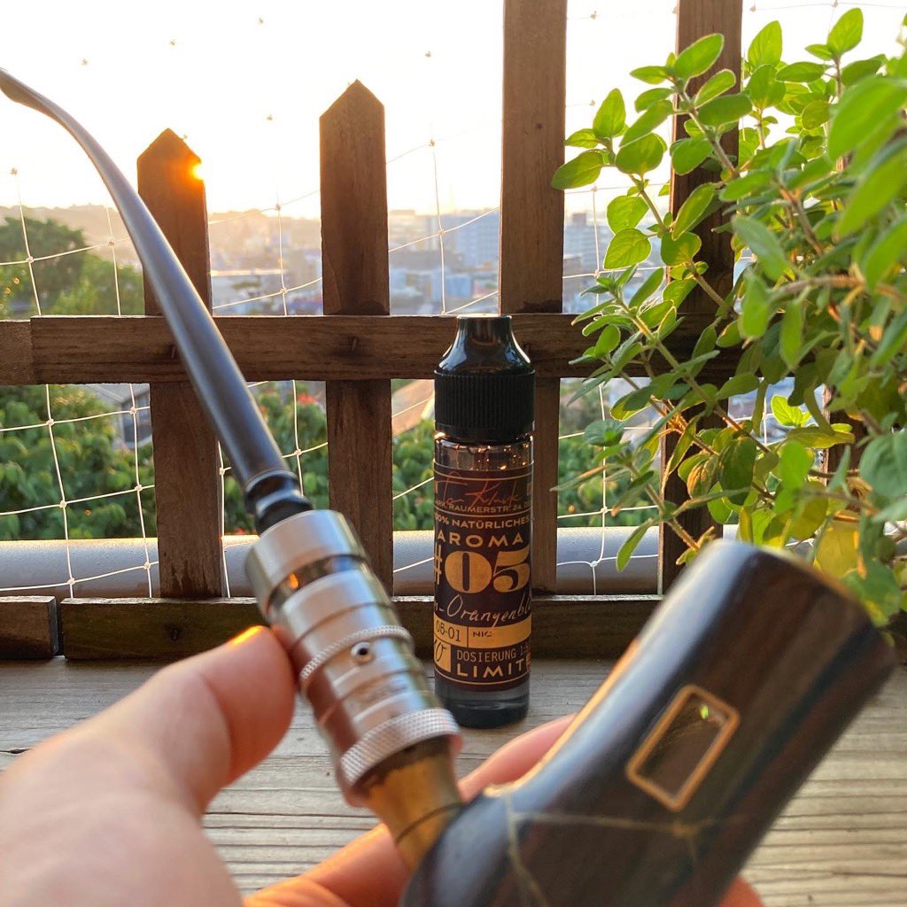 vapemattuxo's tweet photo. 冷たい空気と土と草の匂い、何か懐かしくてそしてテンション上がる。
#tomklarksliquid #japanesevaper
#vape #rta #flashevapor #gandalfpipe #epipe https://t.co/wL1LUesBtC