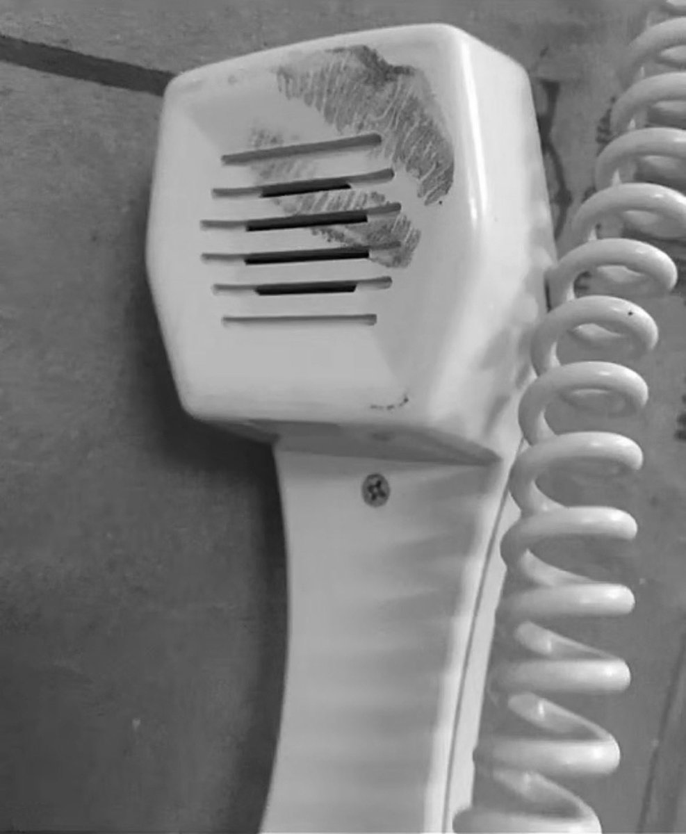 و هات من عذب السوالف ما تهيّا
ودي أمسك صوتك بإيدي و أحبه.