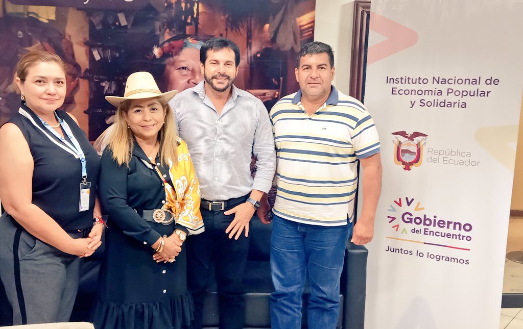 leo_mosqueraa's tweet photo. Tuve una reunión junto a Ingrid Ortiz, Directora Zonal 5 y con representantes de #Fedarteg con el objetivo de reactivar la economía del país en beneficio de las OEPS #JuntosLoLogramos #SomosEPS https://t.co/1qMUTuXmW1