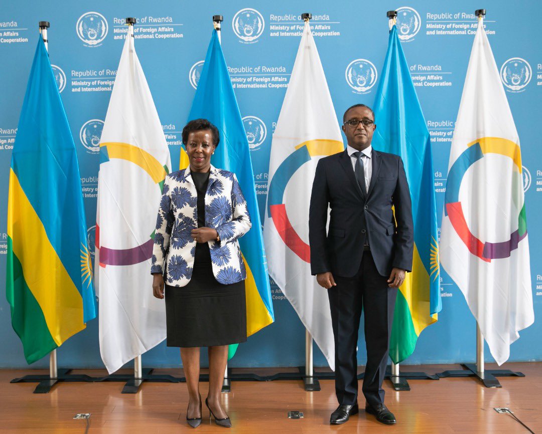 OIFrancophonie's tweet photo. À Kigali pour sa 1ère visite officielle au #Rwanda, @LMushikiwabo a été reçue par le Ministre des Affaires étrangères, @Vbiruta. Ils ont discuté de la coopération entre la #Francophonie et le Rwanda et de divers sujets d'intérêts communs. https://t.co/OGUGPnu0zB