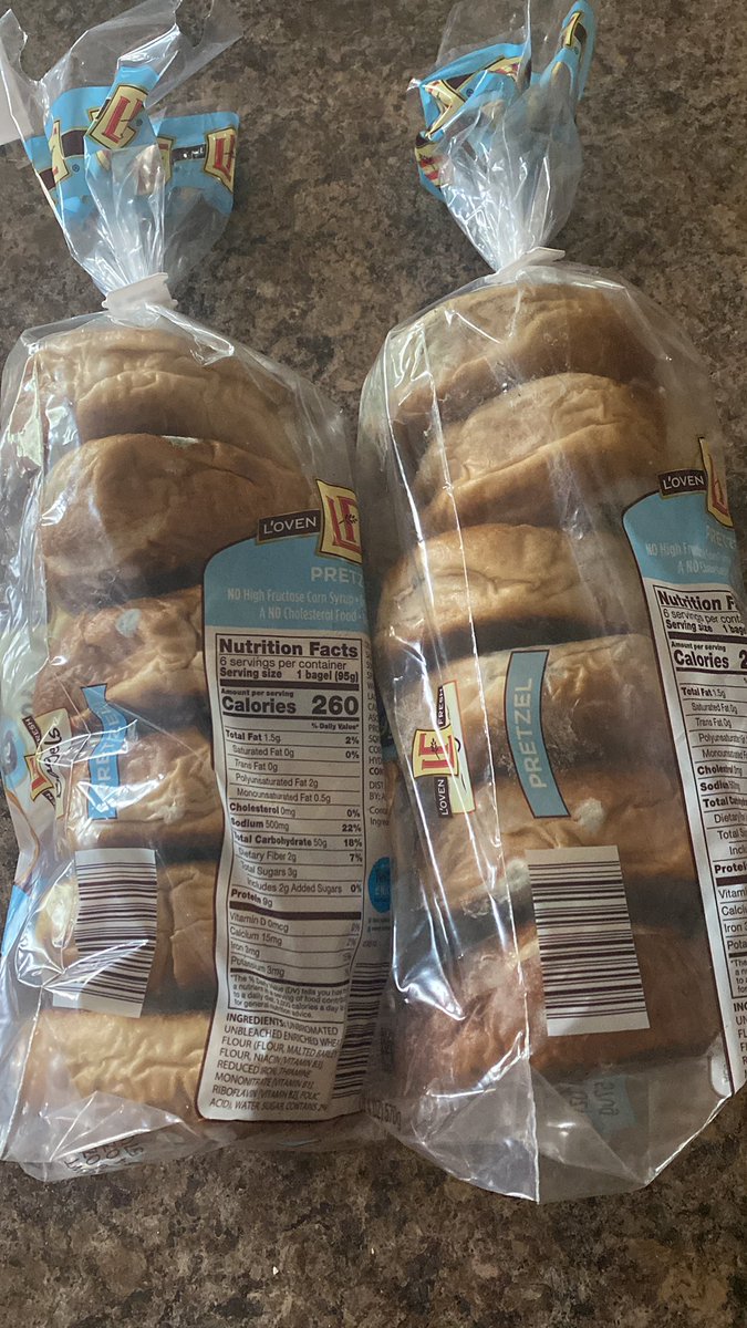 itskatjabitches's tweet photo. Bought not even a week ago at Aldi in Lebanon,MO and both are completely moldy 🤮   @AldiUSA https://t.co/LyWbuxrzEJ
