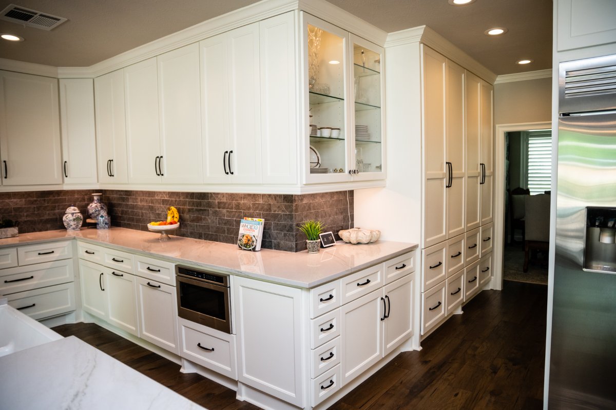 harrisoncandr's tweet image. Need a little more storage space? Our signature built-in cabinetry is a great way to beautifully redesign your kitchen in a way that suits your storage needs.  #StoreMore #BuiltInStorage