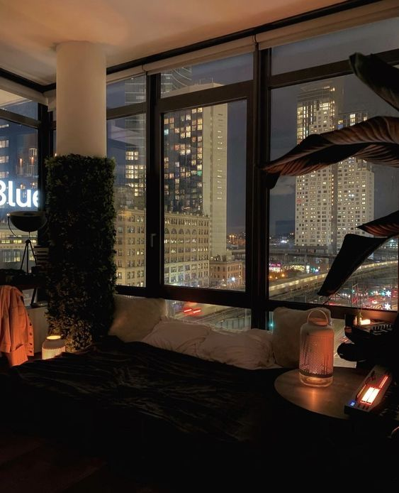 xvenomvenusx's tweet photo. large windows of New York apartments https://t.co/HOsyM09ofI