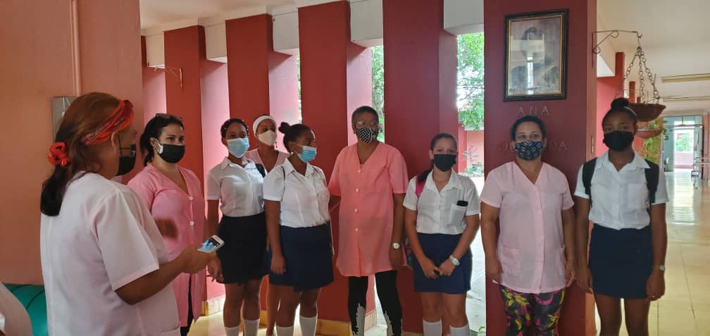 olgalidiam47's tweet photo. Ya están los estudiantes de 2do y 3er años en su práctica laboral. @MariuskaPlanche @RaulSamon @colas_nelvis @FundichelyRosa @DianaGisellMar1 https://t.co/Fk24BhyyC8