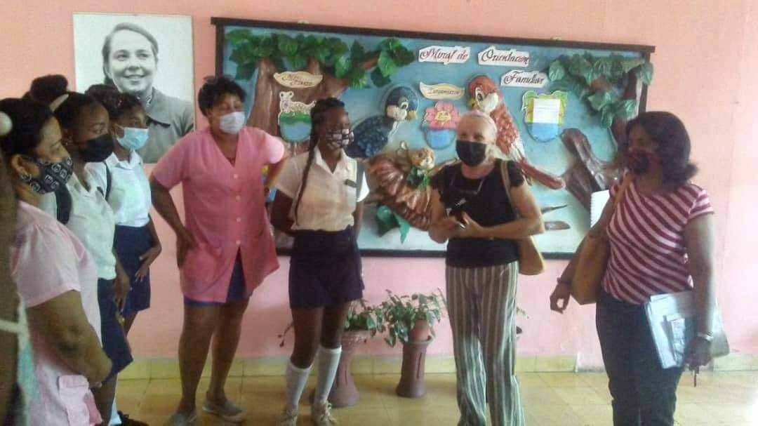 olgalidiam47's tweet photo. Ya están los estudiantes de 2do y 3er años en su práctica laboral. @MariuskaPlanche @RaulSamon @colas_nelvis @FundichelyRosa @DianaGisellMar1 https://t.co/Fk24BhyyC8