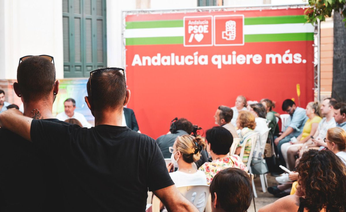 _JuanEspadas's tweet photo. Las/os socialistas creemos en una sociedad que avanza en derechos e igualdad si avanzamos todos, como lo hemos demostrado con nuestras leyes.
El 19J elegimos respeto, tolerancia y educación frente a homofobia y transfobia que esconde la derecha #DiaInternacionalContraLaHomofobia https://t.co/IcqlR3DtXa