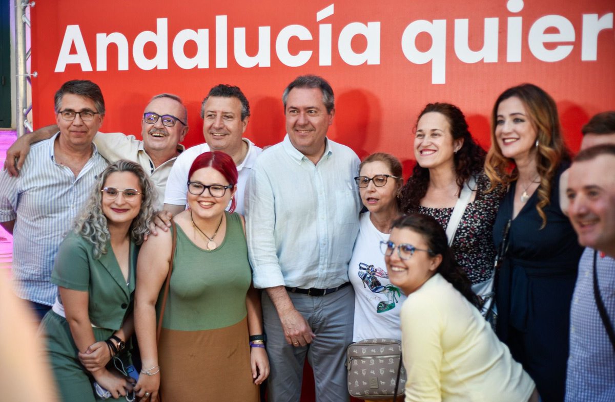 _JuanEspadas's tweet photo. Las/os socialistas creemos en una sociedad que avanza en derechos e igualdad si avanzamos todos, como lo hemos demostrado con nuestras leyes.
El 19J elegimos respeto, tolerancia y educación frente a homofobia y transfobia que esconde la derecha #DiaInternacionalContraLaHomofobia https://t.co/IcqlR3DtXa